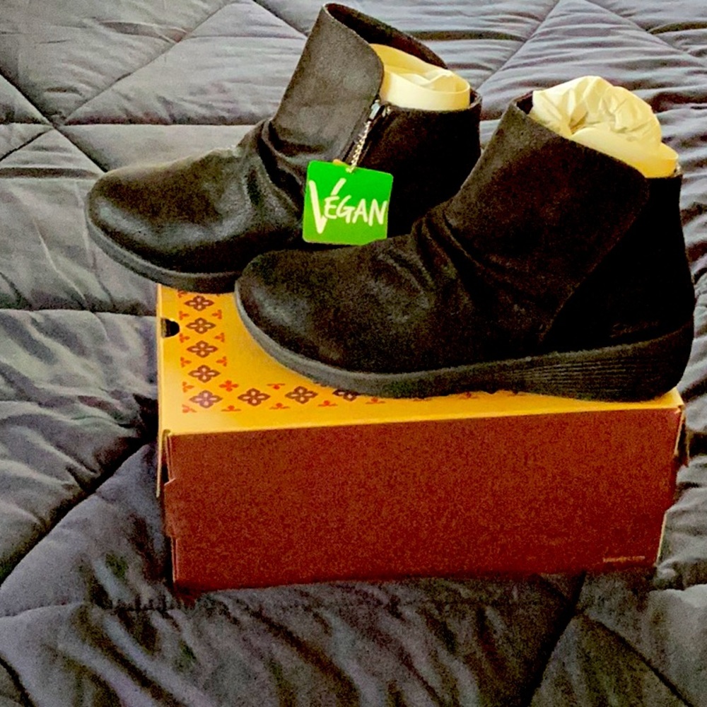Women’ zippered boot